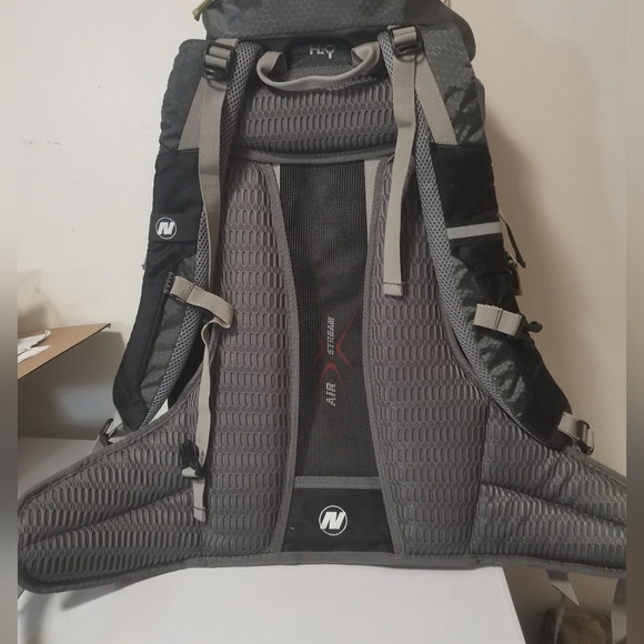 NORDWAY HIKING BACKPACK WITH RAIN TRAVEL COVER - Picture 6 of 6